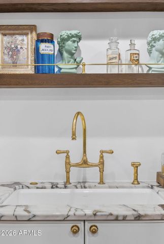 2302 E ROMA Avenue, Phoenix, AZ 85016