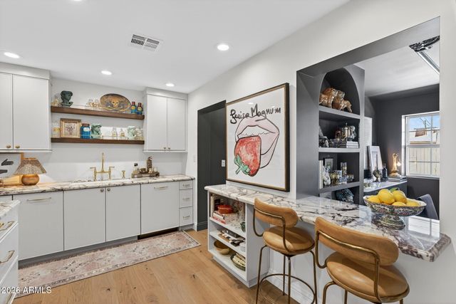 2302 E ROMA Avenue, Phoenix, AZ 85016