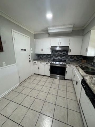 709 VALLEY VIEW Drive, Arlington, TX 76010