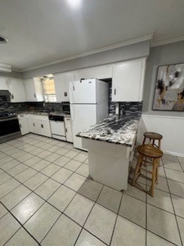 709 VALLEY VIEW Drive, Arlington, TX 76010