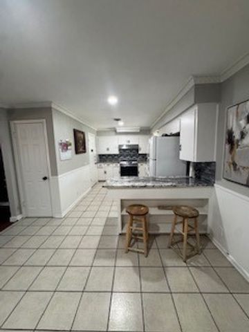 709 VALLEY VIEW Drive, Arlington, TX 76010