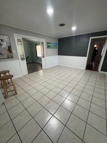709 VALLEY VIEW Drive, Arlington, TX 76010