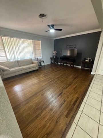 709 VALLEY VIEW Drive, Arlington, TX 76010