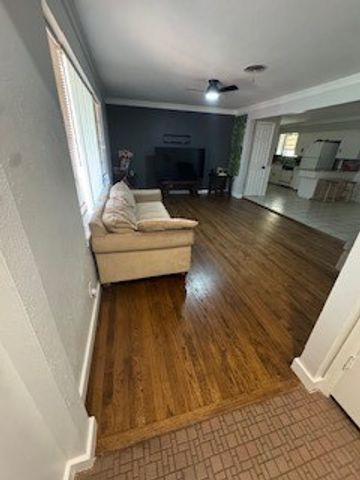 709 VALLEY VIEW Drive, Arlington, TX 76010