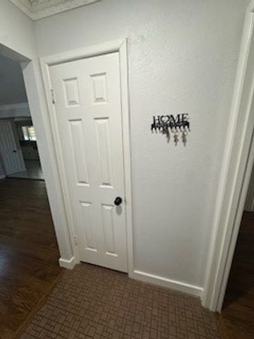709 VALLEY VIEW Drive, Arlington, TX 76010