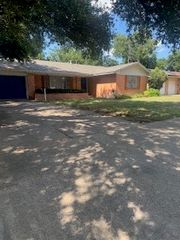 709 VALLEY VIEW Drive, Arlington, TX 76010