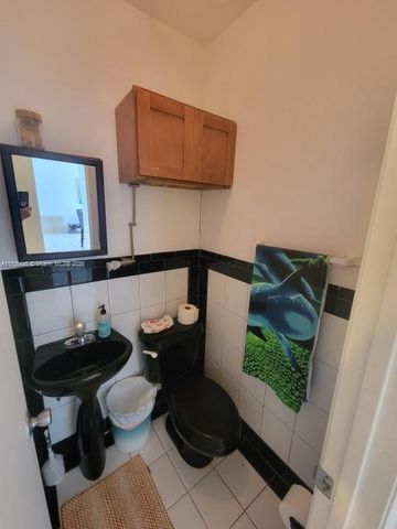 5601 Collins Ave PH-9, Miami Beach, FL 33140