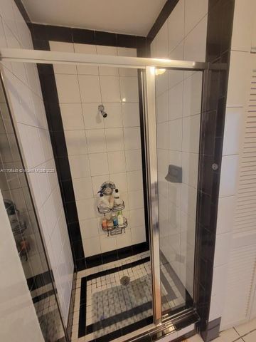 5601 Collins Ave PH-9, Miami Beach, FL 33140