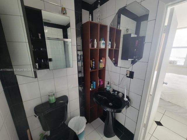 5601 Collins Ave PH-9, Miami Beach, FL 33140