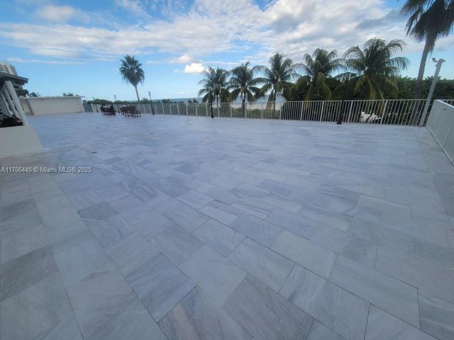 5601 Collins Ave PH-9, Miami Beach, FL 33140