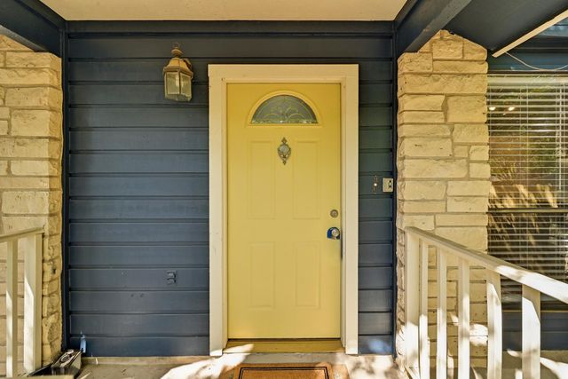 275 Mooring CIR B, Lakeway, TX 78734