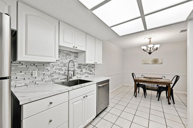 275 Mooring CIR B, Lakeway, TX 78734
