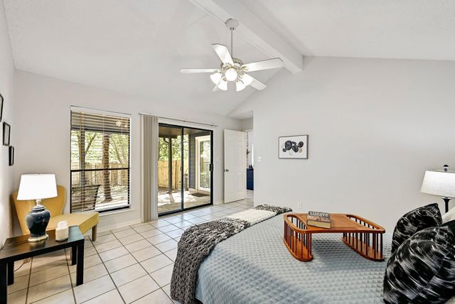 275 Mooring CIR B, Lakeway, TX 78734