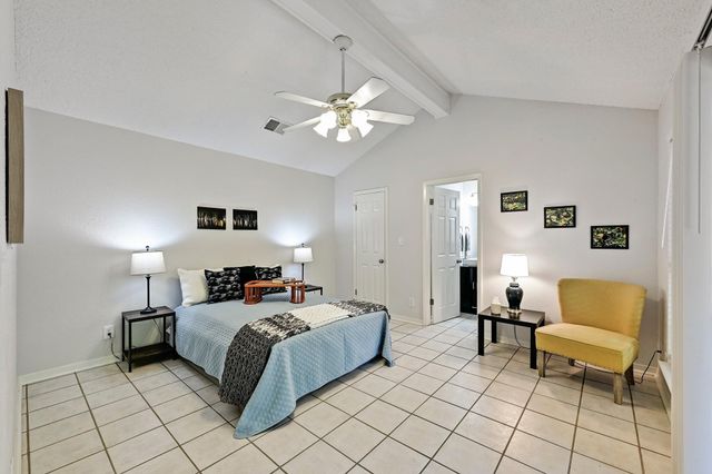 275 Mooring CIR B, Lakeway, TX 78734
