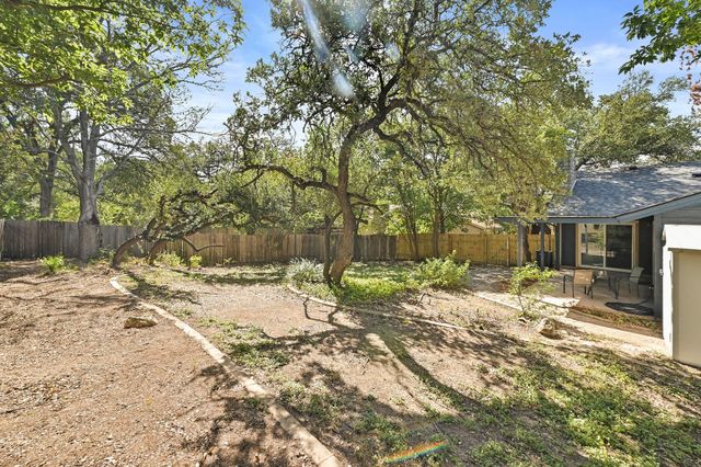 275 Mooring CIR B, Lakeway, TX 78734