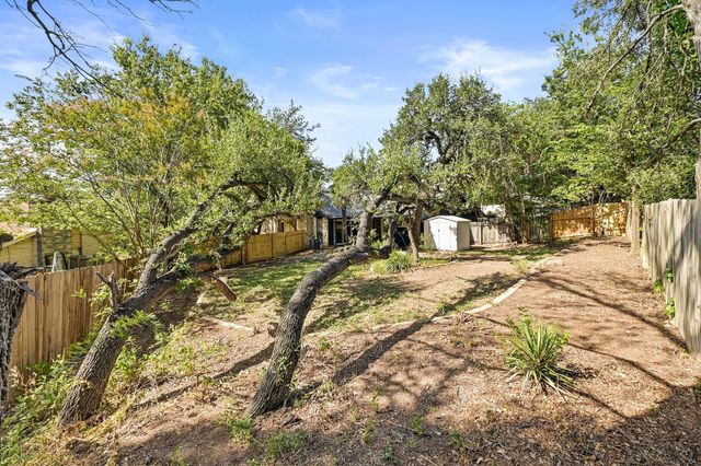 275 Mooring CIR B, Lakeway, TX 78734