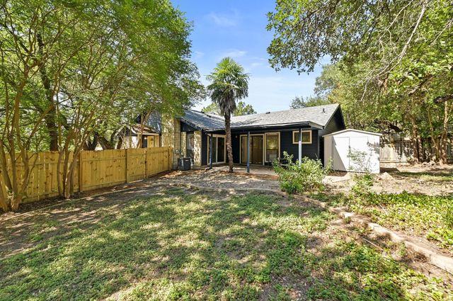 275 Mooring CIR B, Lakeway, TX 78734