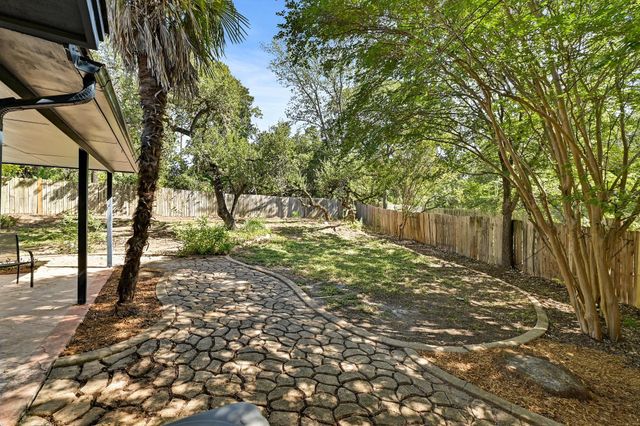 275 Mooring CIR B, Lakeway, TX 78734