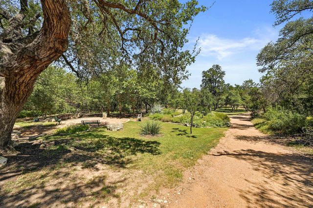 275 Mooring CIR B, Lakeway, TX 78734