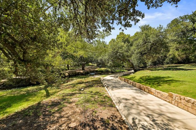 275 Mooring CIR B, Lakeway, TX 78734