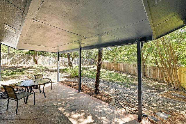 275 Mooring CIR B, Lakeway, TX 78734