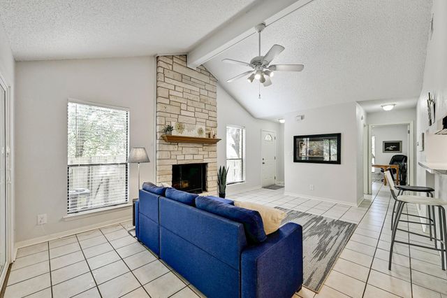 275 Mooring CIR B, Lakeway, TX 78734