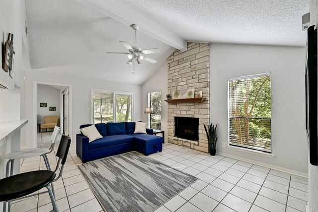 275 Mooring CIR B, Lakeway, TX 78734