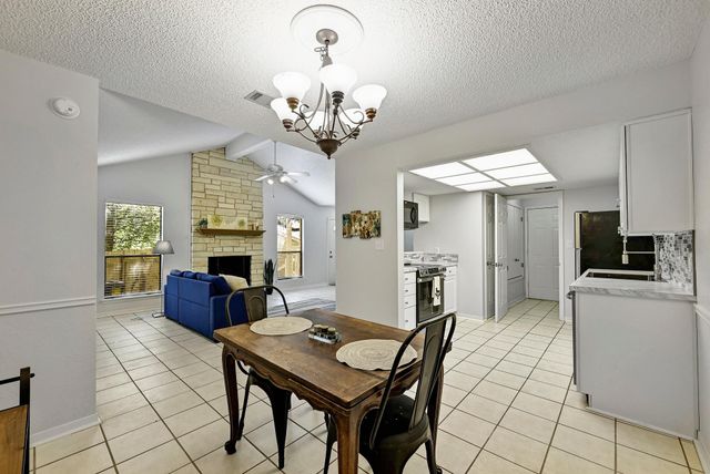 275 Mooring CIR B, Lakeway, TX 78734