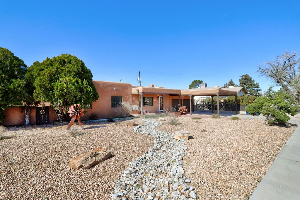 Image 1 of property listing at 605 Ridgecrest Drive SE, Albuquerque, NM 87108
