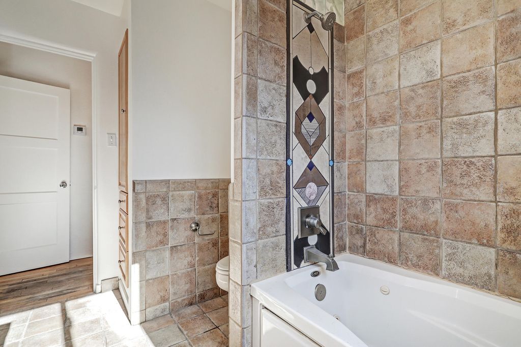 Image 17 of property listing at 605 Ridgecrest Drive SE, Albuquerque, NM 87108