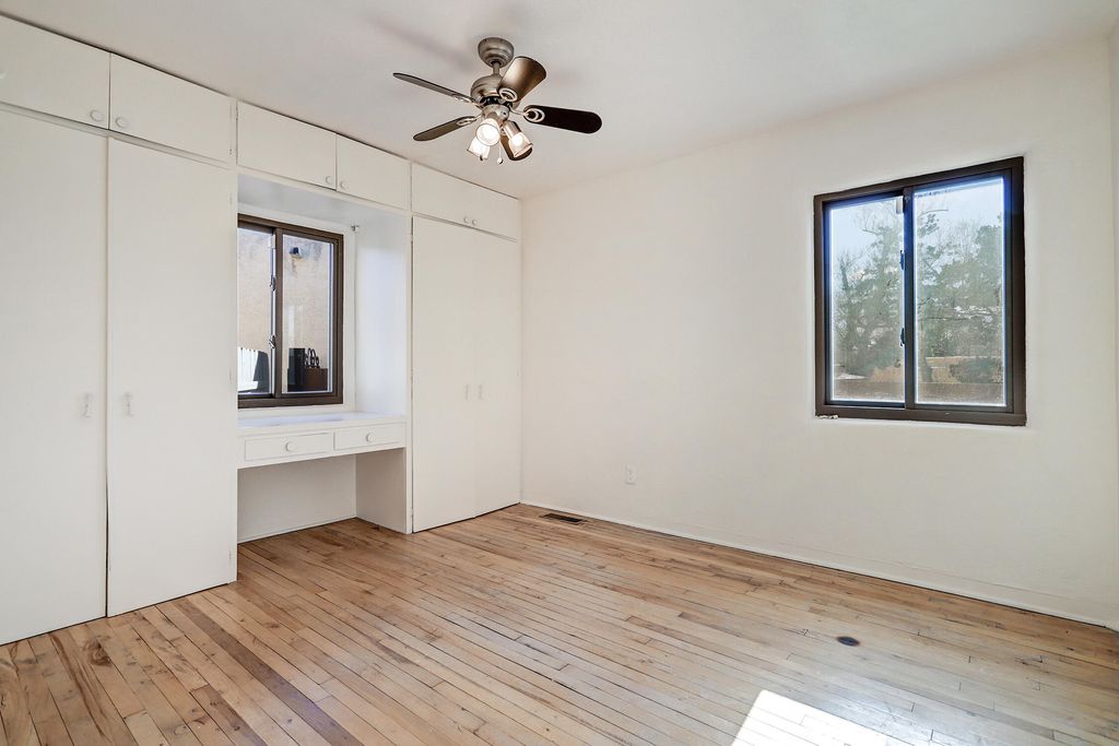 Image 18 of property listing at 605 Ridgecrest Drive SE, Albuquerque, NM 87108