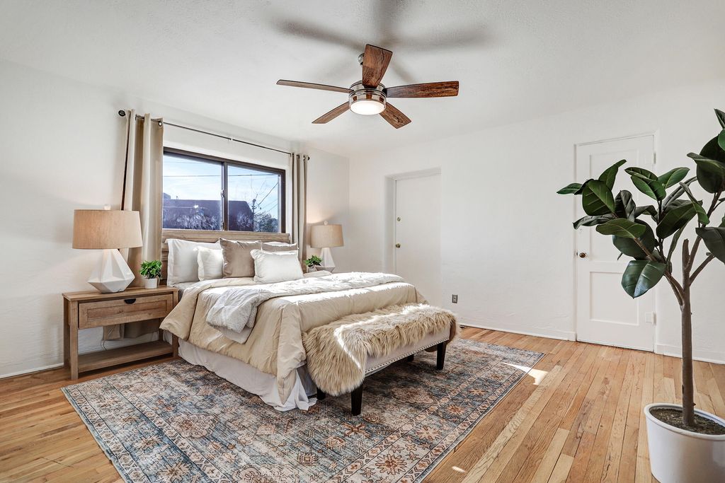 Image 21 of property listing at 605 Ridgecrest Drive SE, Albuquerque, NM 87108