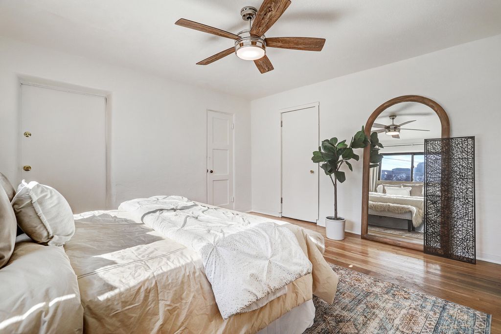 Image 22 of property listing at 605 Ridgecrest Drive SE, Albuquerque, NM 87108