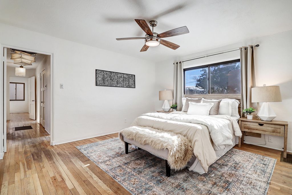 Image 23 of property listing at 605 Ridgecrest Drive SE, Albuquerque, NM 87108