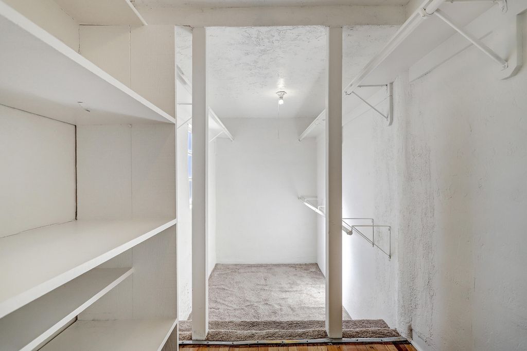 Image 24 of property listing at 605 Ridgecrest Drive SE, Albuquerque, NM 87108