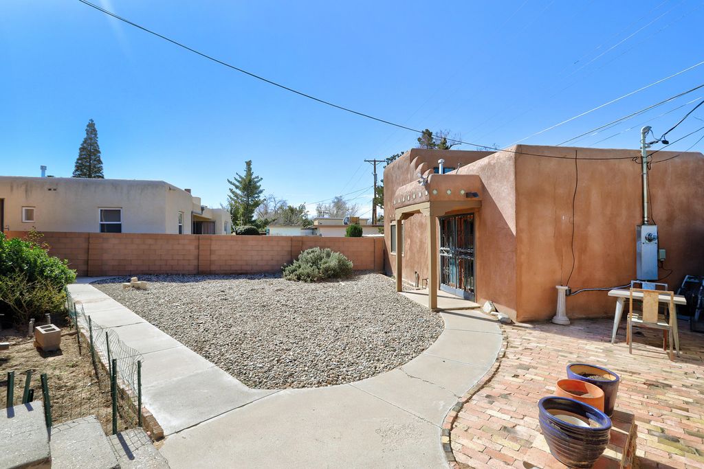 Image 26 of property listing at 605 Ridgecrest Drive SE, Albuquerque, NM 87108