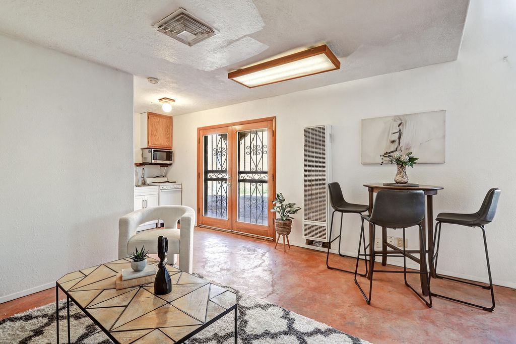 Image 30 of property listing at 605 Ridgecrest Drive SE, Albuquerque, NM 87108