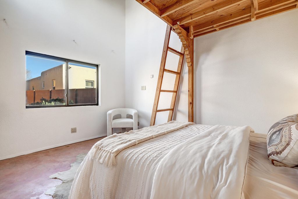 Image 31 of property listing at 605 Ridgecrest Drive SE, Albuquerque, NM 87108