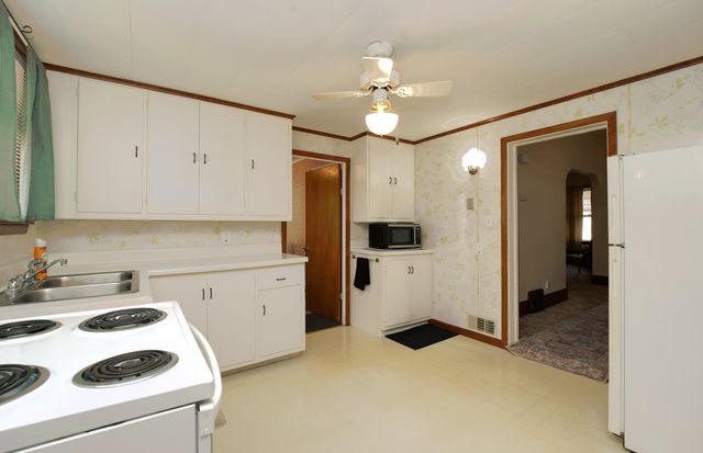 504 N 4th Street, Clinton, IA 52732