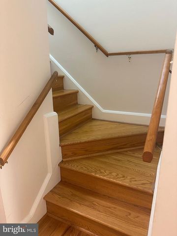 3377 ARDLEY CT, Falls Church, VA 22041