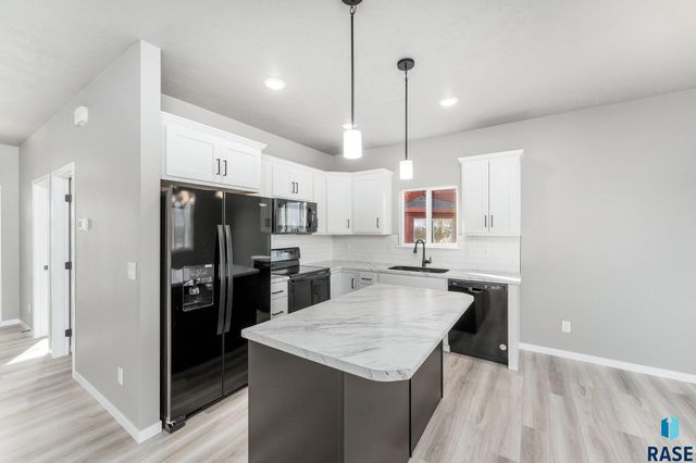 5500 E Brennan Dr, Sioux Falls, SD 57110