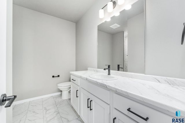 5500 E Brennan Dr, Sioux Falls, SD 57110