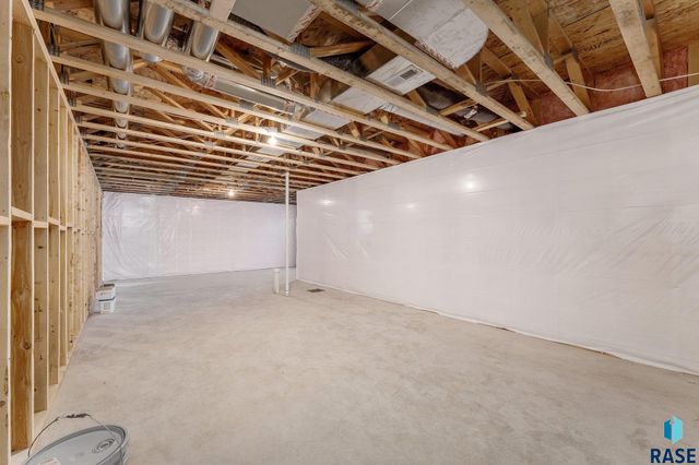 5500 E Brennan Dr, Sioux Falls, SD 57110
