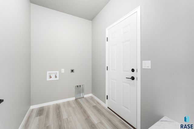 5500 E Brennan Dr, Sioux Falls, SD 57110