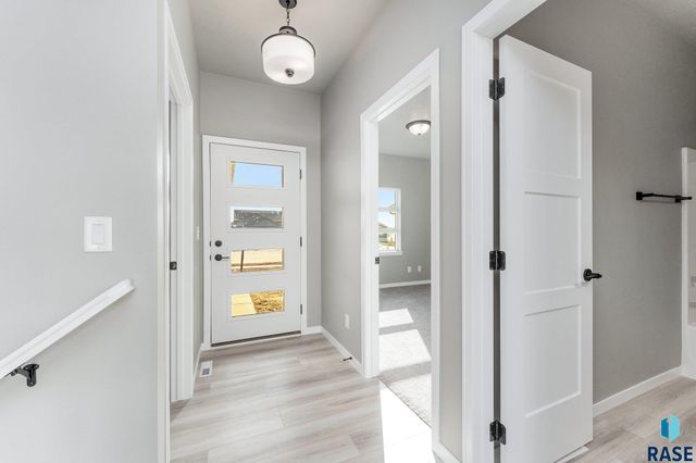 5500 E Brennan Dr, Sioux Falls, SD 57110