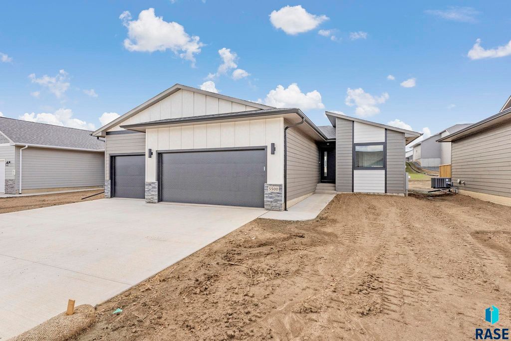 5500 E Brennan Dr Drive, Sioux Falls, SD 57110