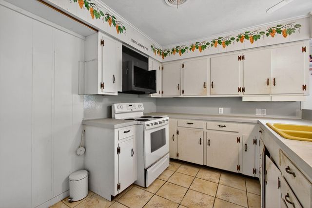 444 Southern Oaks Drive, Lake Jackson, TX 77566