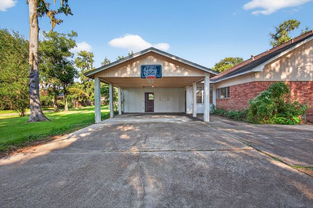 444 Southern Oaks Drive, Lake Jackson, TX 77566