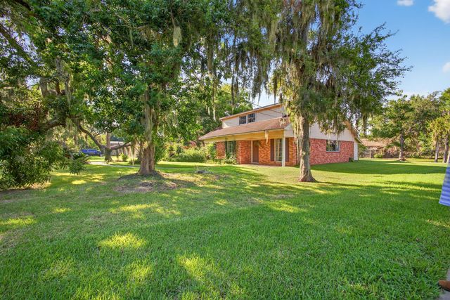 444 Southern Oaks Drive, Lake Jackson, TX 77566