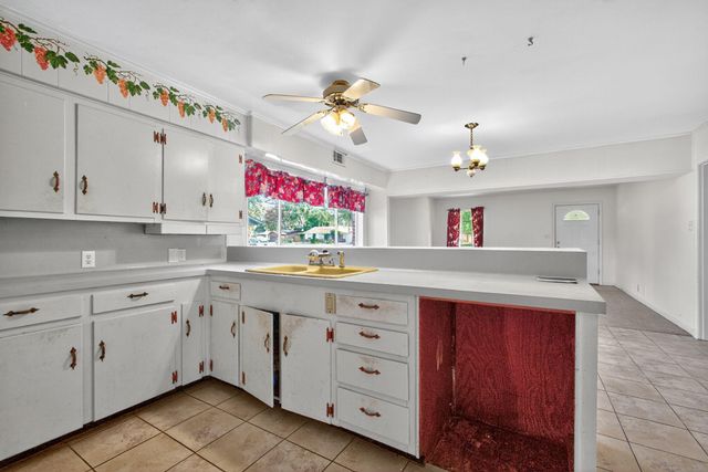 444 Southern Oaks Drive, Lake Jackson, TX 77566